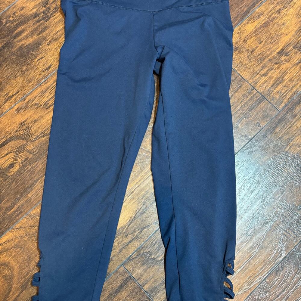 Thread 4 Thoughts Women’s capri leggings